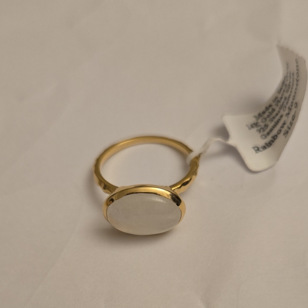 Elegant Gold and White Ring